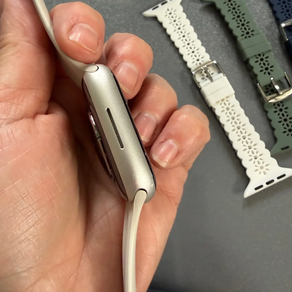 Apple Smartwatch 7 with multiple Bands